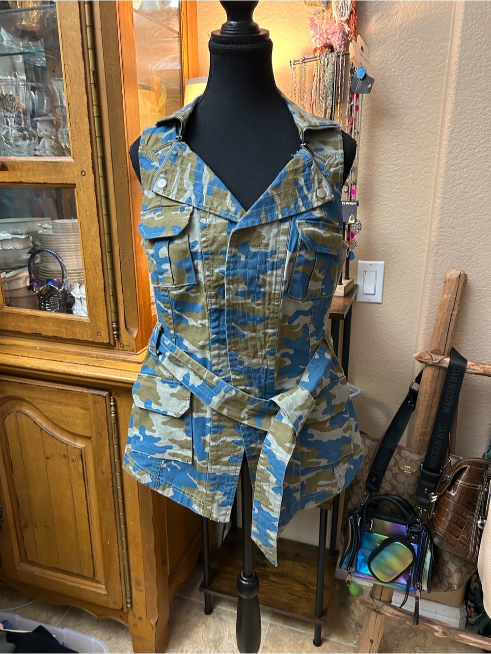G.I.L.I. Sleeveless Camouflage Utility Vest - Blue & Tan